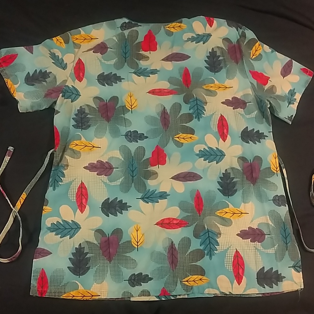 Scrub Top - Picture 2 of 3